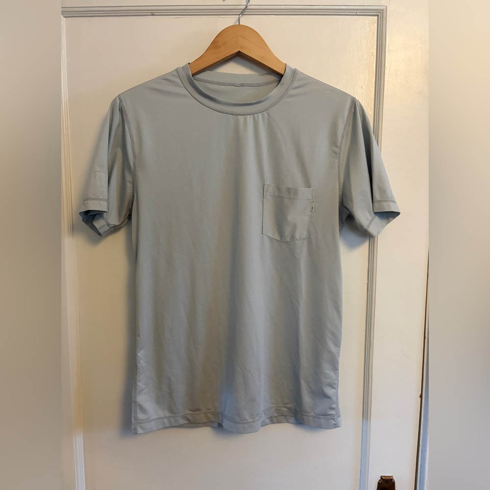 Vuori | Tradewind Light Gray Men's Workout Shirt, Size Small